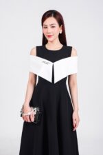 Đầm công sở vải thô dáng A cổ tròn vai phối vạt choàng vai - Ảnh 4